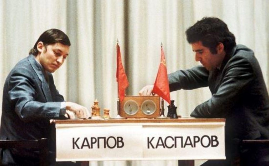 Anatoly Karpov ve Garry Kasparov dünya satranç şampiyonluğu maçında