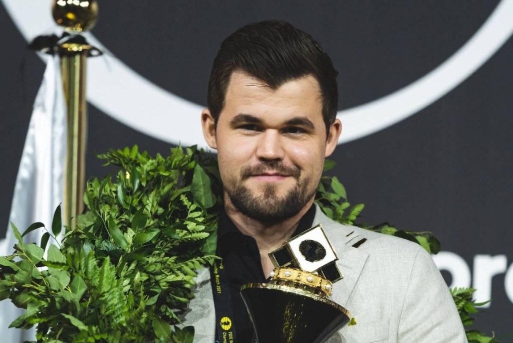 Magnus Carlsen dünya satranç şampiyonu olarak turnuvada