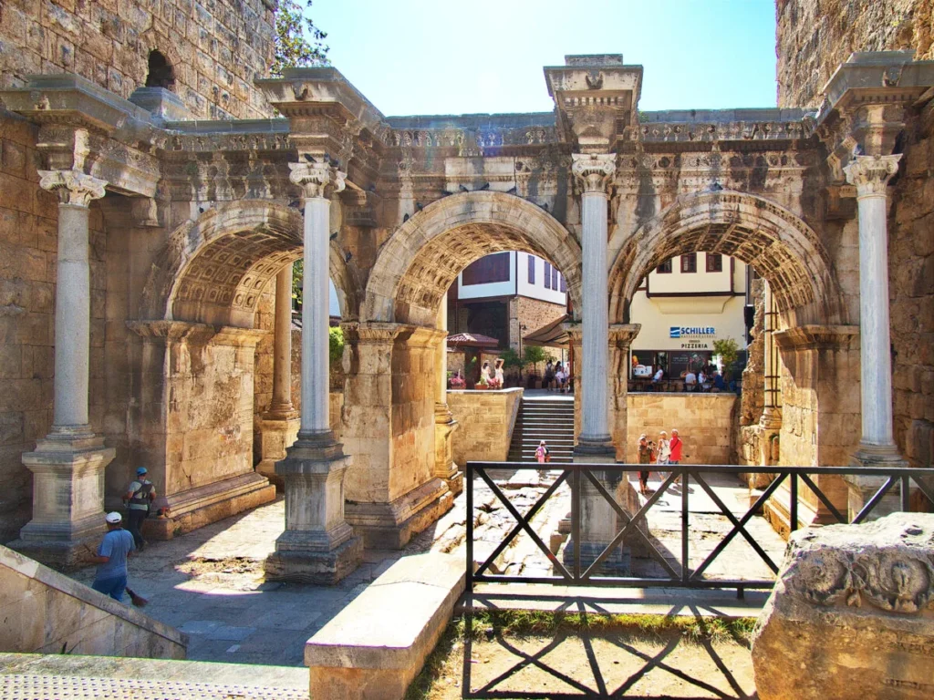 Attalia Satranç, Antalya Kaleiçi ve Hadrian Kapısı