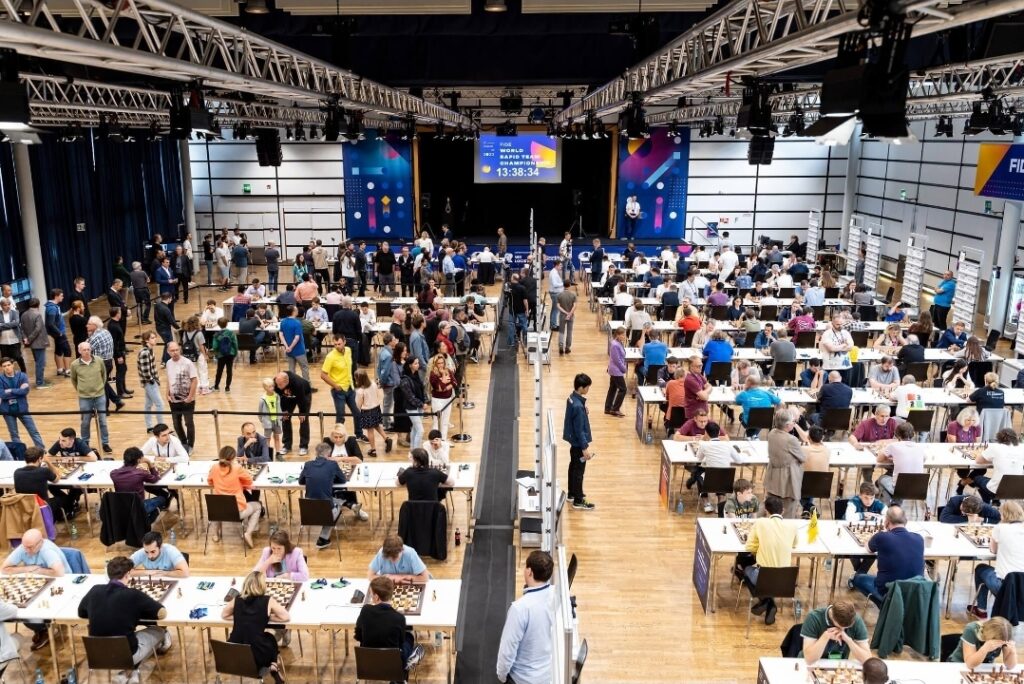Satrançta ELO puanı nasıl hesaplanır? FIDE derecelendirmesine dahil uluslararası satranç turnuvasında mücadele eden sporcular.
