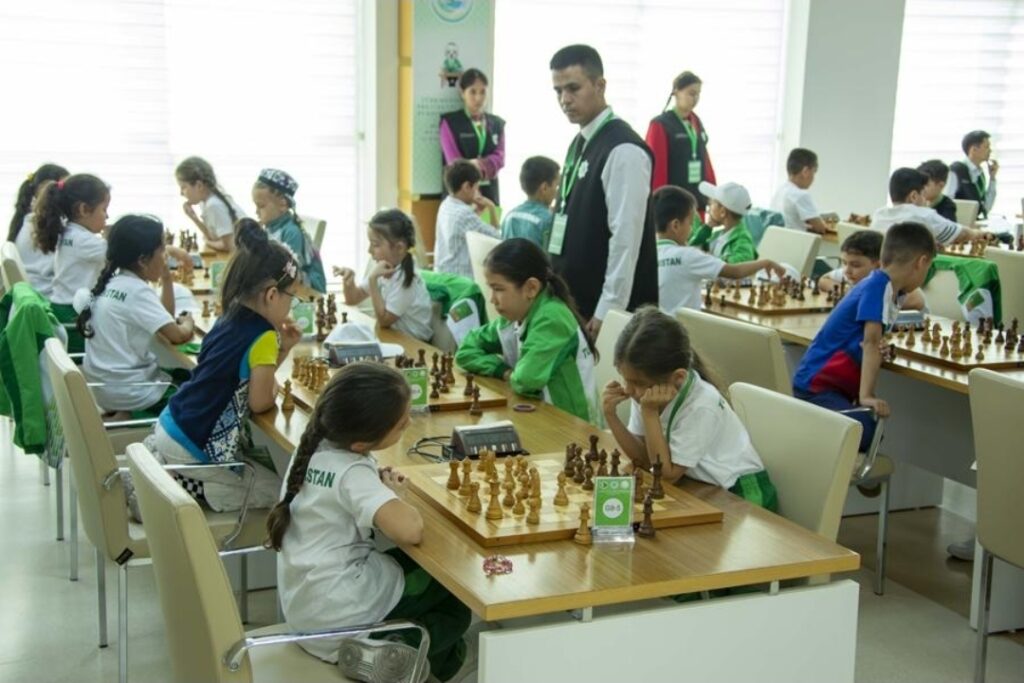Antalya satranç içerikleri için Satrançta Piyon Terfisi temsili çocuk satranç görseli